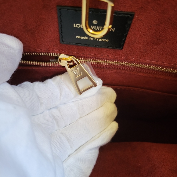 🔥NWT Louis Vuitton Bicolor monogram Empreinte leather OnTheGo MM Microchipped - Picture 10 of 16